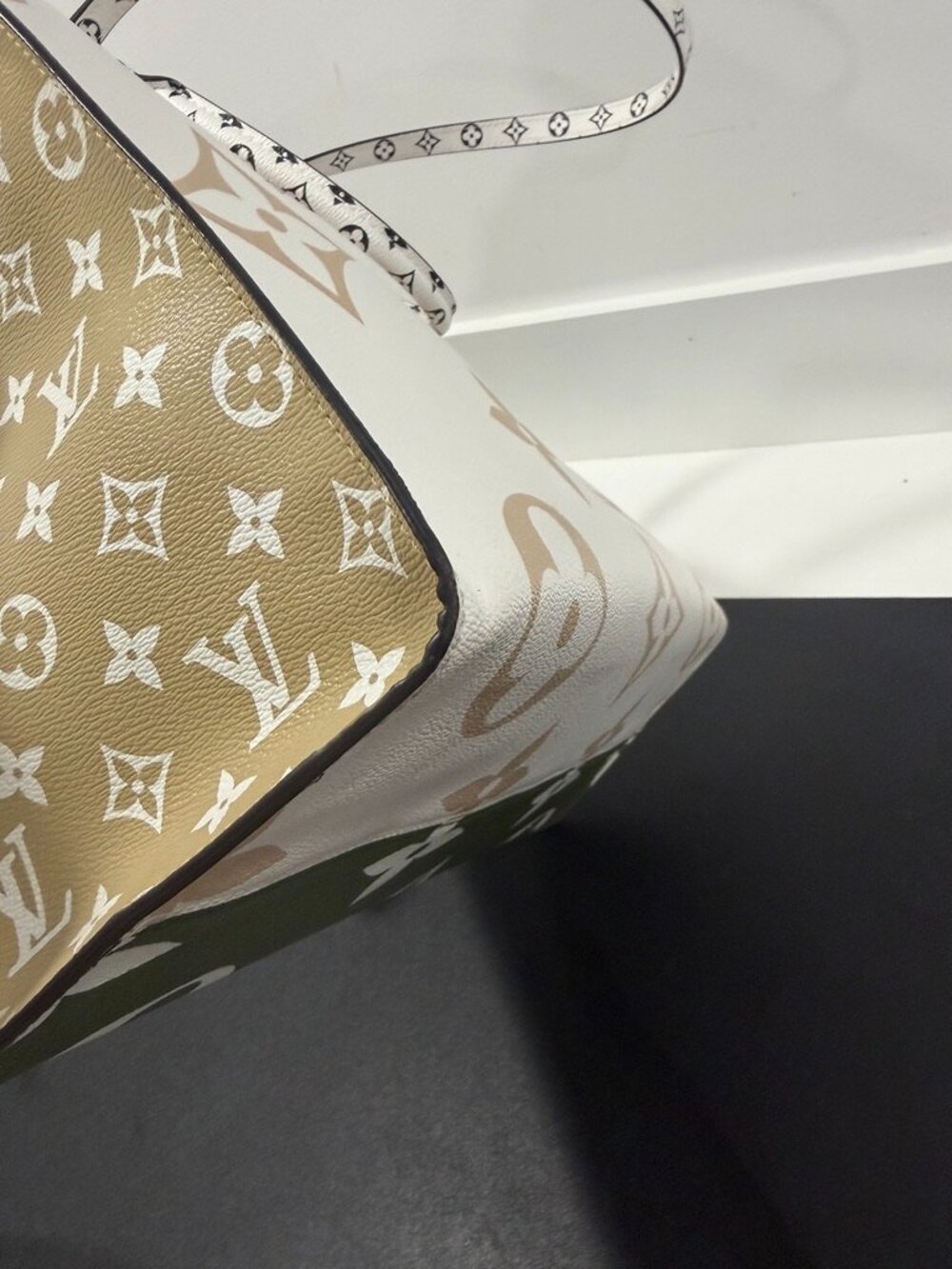 Louis Vuitton On The Go GM Khaki/Beige/White (JB1500) - Picture 6 of 16